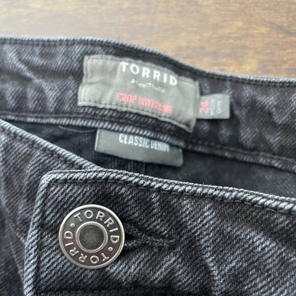 Torrid Black Denim Crop Boyfriend Jean Plus Size 24‎ - Picture 5 of 6